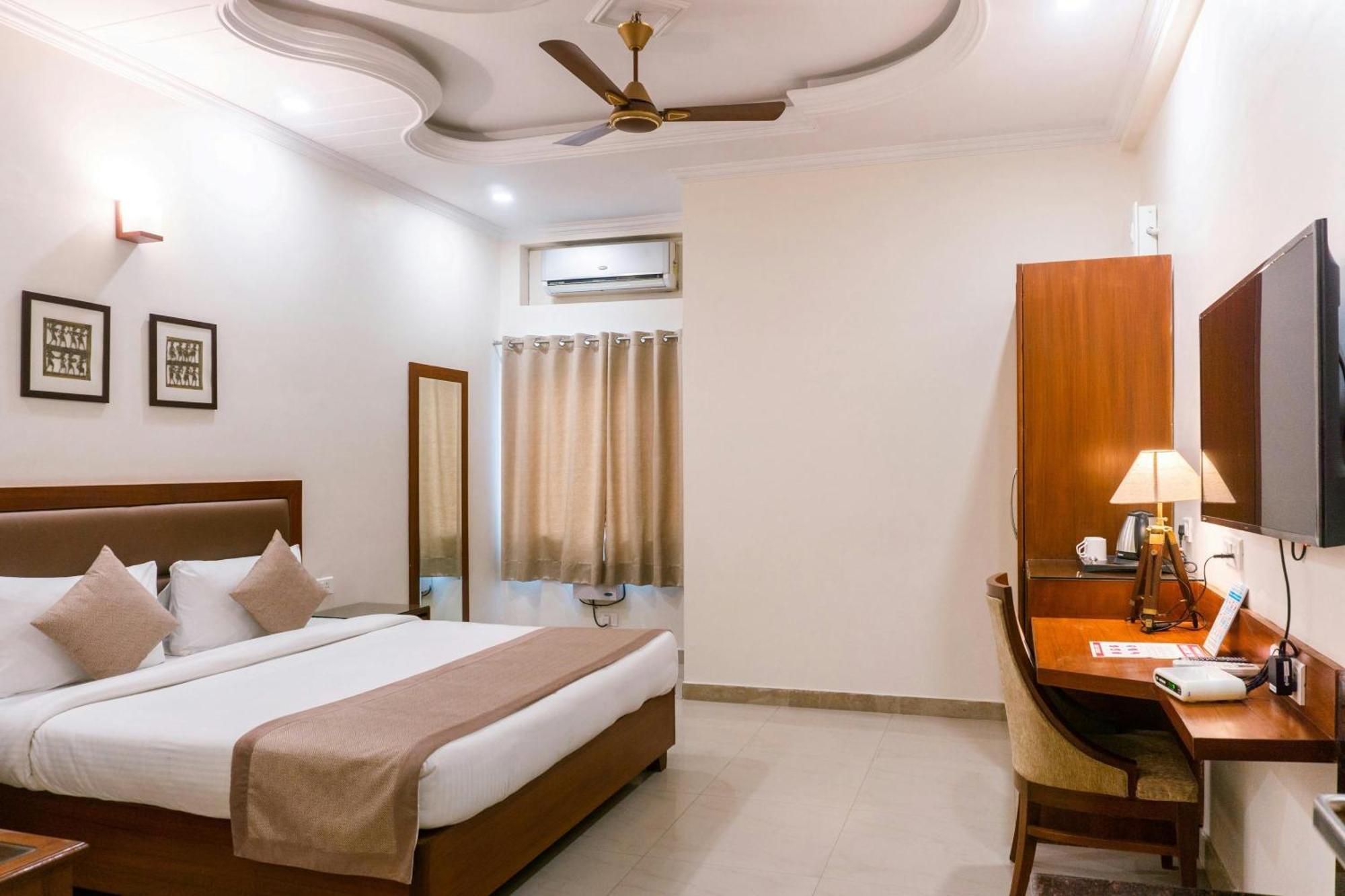 Le Mount Near Igi Airport Delhi * New Delhi