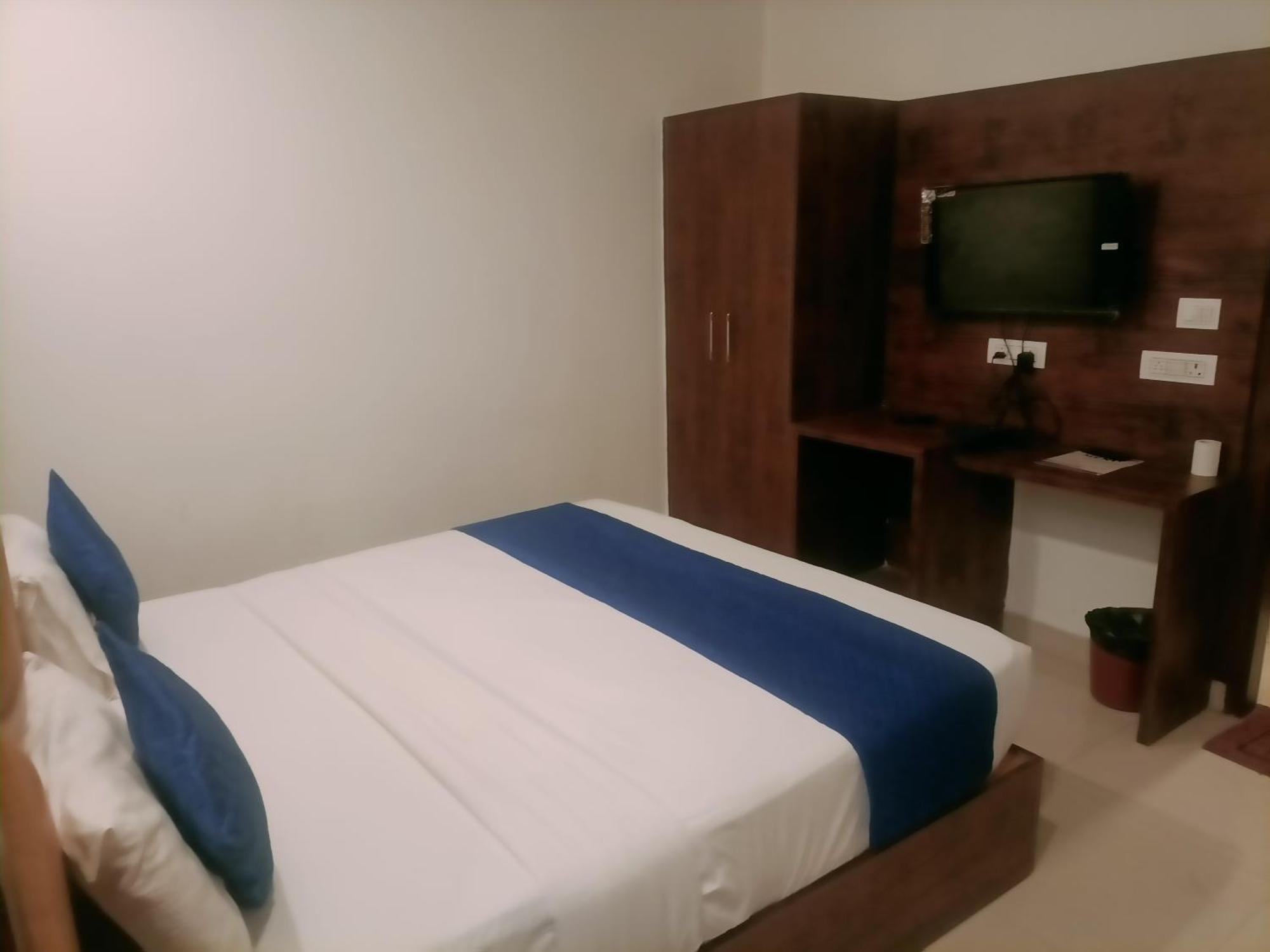 Le Mount Near Igi Airport Delhi * New Delhi
